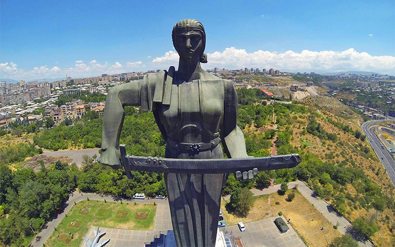 памятник Мать Армения