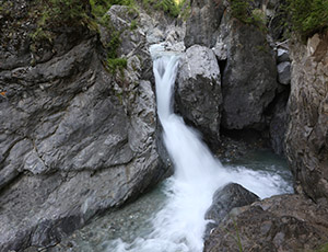 Водопады на реке Кынгара