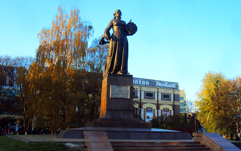 Памятник Мать-Россия