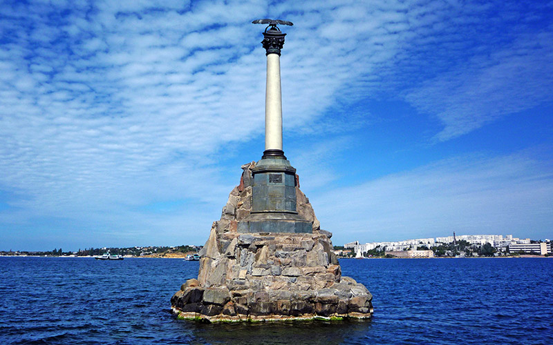 Памятник затонувшим кораблям в Севастополе